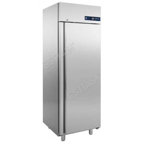 Undercounter freezer with 1 large door