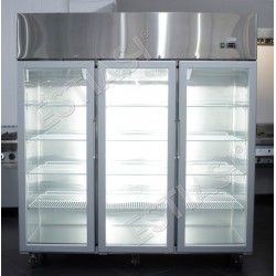 Refrigerated display case with 3 doors