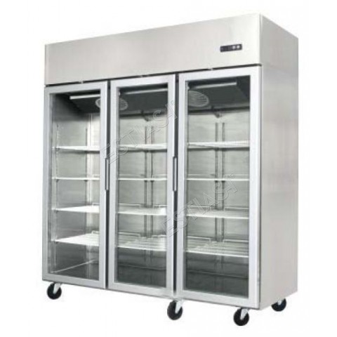 Refrigerated display case with 3 doors